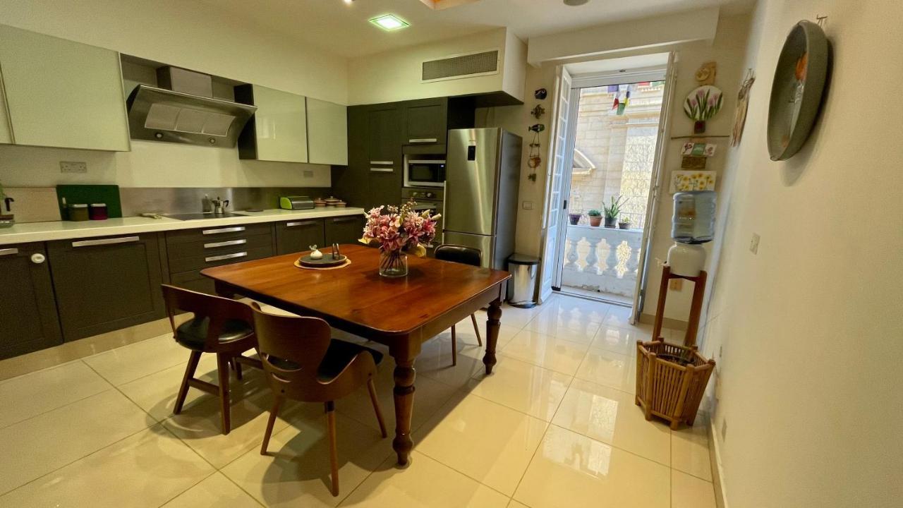 Valletta Collection - Merchant Str Apartment With Large Yard Bagian luar foto